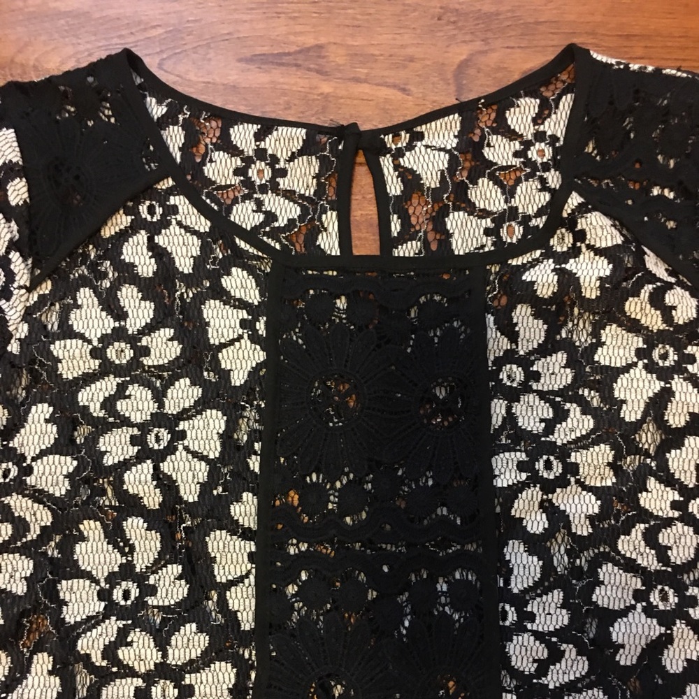 Lace top - Picture 3 of 4